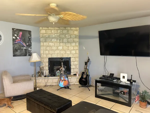 $240,000 | 14904 Springfield Avenue, Midlothian, IL 60445