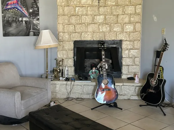 $240,000 | 14904 Springfield Avenue, Midlothian, IL 60445