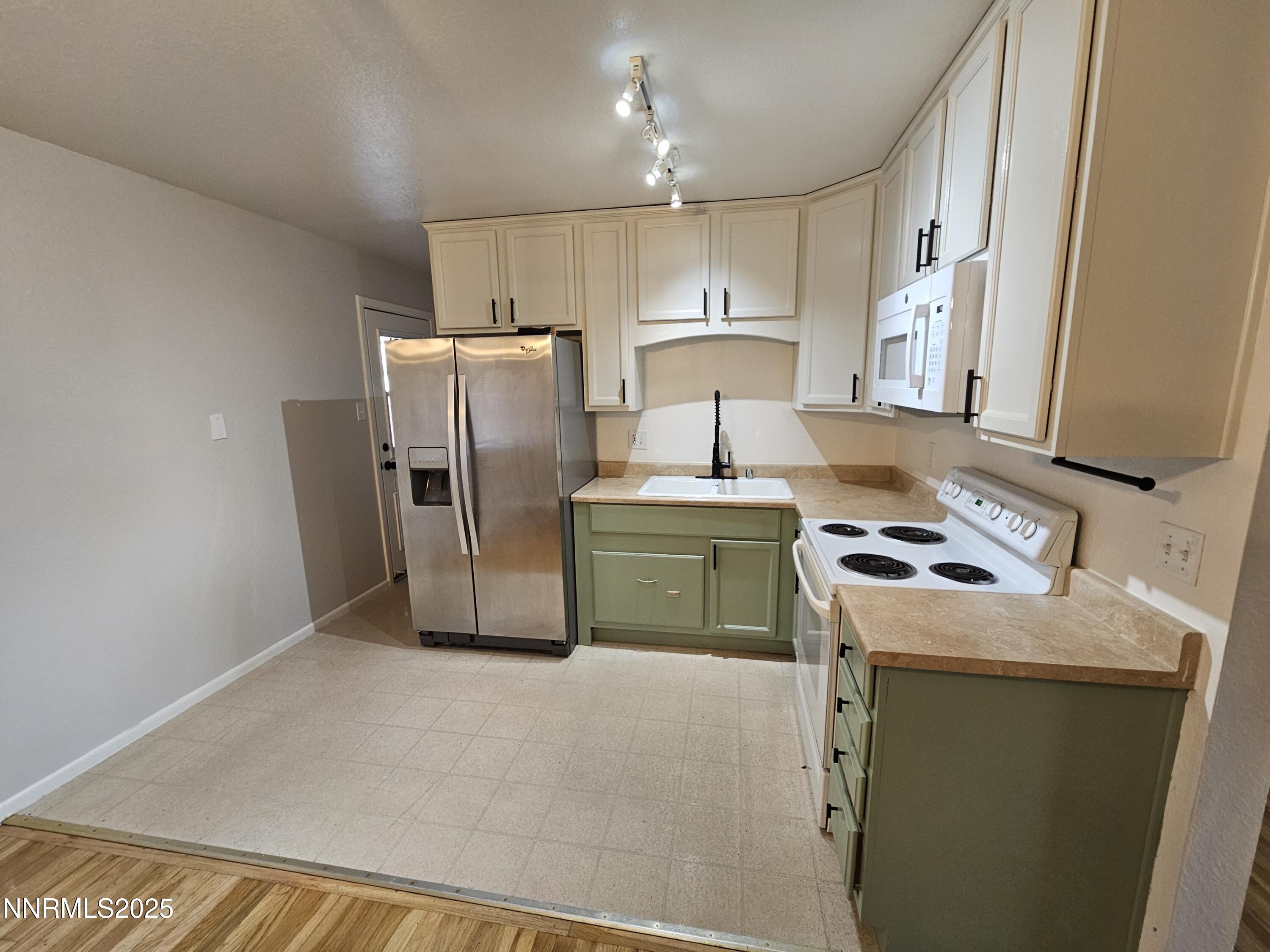3265 Downey Avenue Reno, NV 89503 - Photo 7 of 22 3265 Downey Kitchen 3