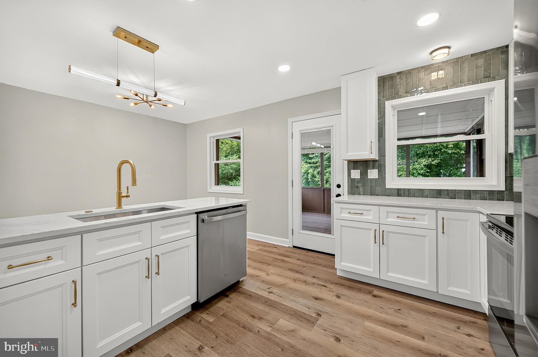 4016 Mapleton Drive Chantilly, VA 20151 - Photo 24 of 47 Gallery Image 24