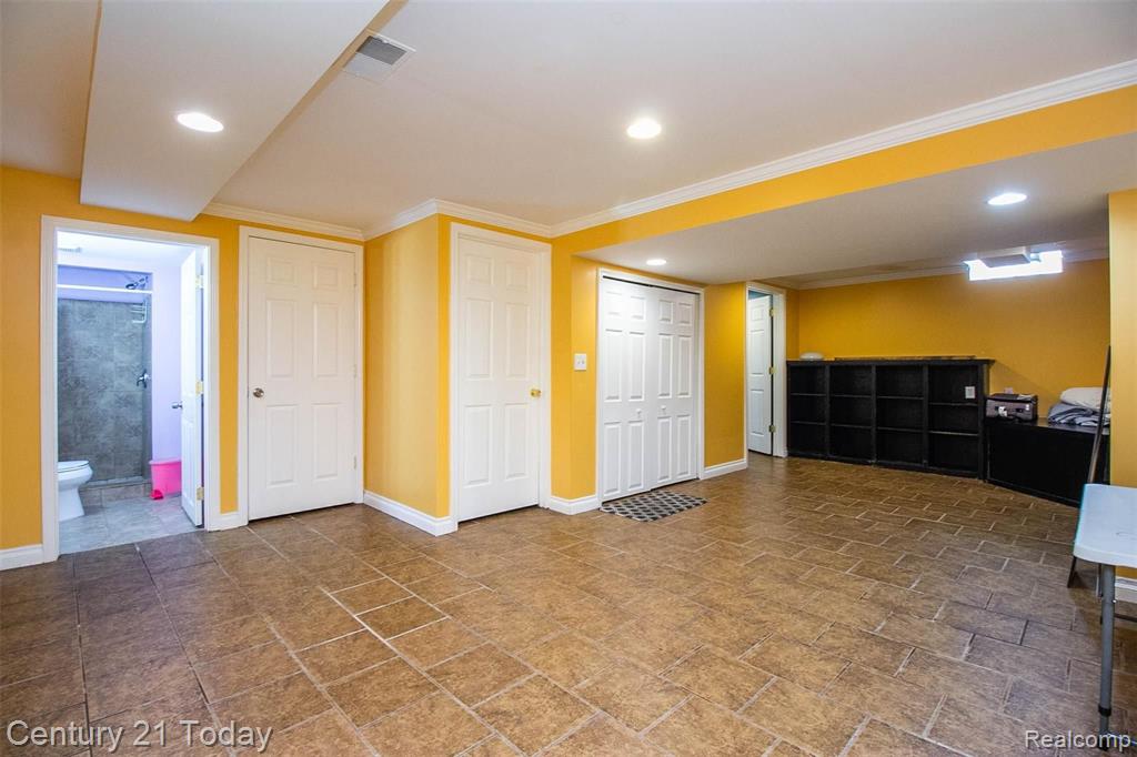 19180 West Eleven Mile Road, Unit 1 Lathrup Village, MI 48076 - Photo 15 of 18