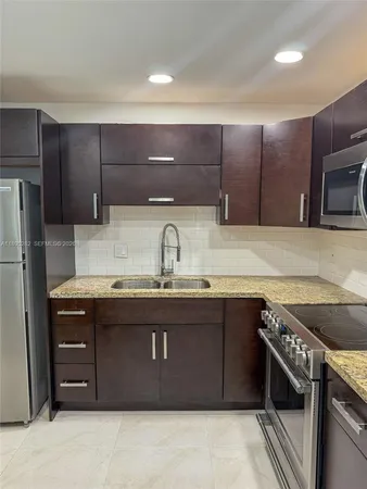 $1,650 | 7051 Environ Boulevard, Unit 431, Lauderhill, FL 33319