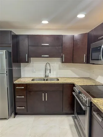 $1,800 | 7051 Environ Boulevard, Unit 431, Lauderhill, FL 33319