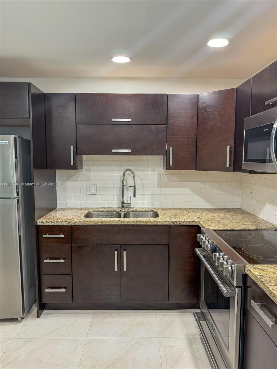 7051 Environ Boulevard, Unit 431 Lauderhill, FL 33319 - Photo 11 of 28