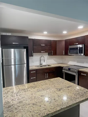 $1,800 | 7051 Environ Boulevard, Unit 431, Lauderhill, FL 33319