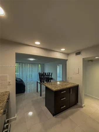 $1,650 | 7051 Environ Boulevard, Unit 431, Lauderhill, FL 33319