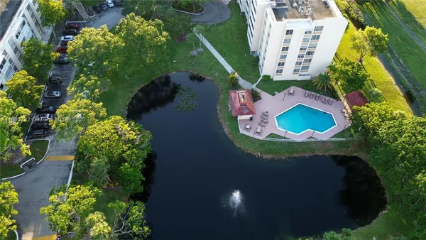 $1,800 | 7051 Environ Boulevard, Unit 431, Lauderhill, FL 33319