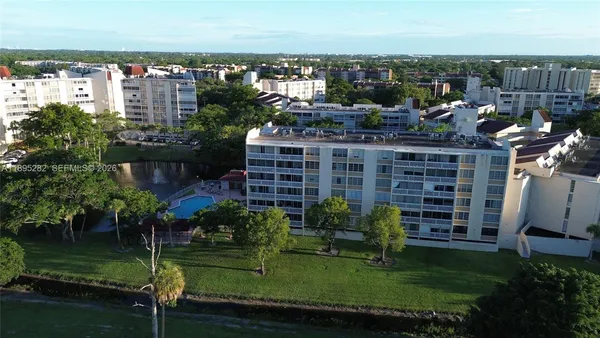 $1,650 | 7051 Environ Boulevard, Unit 431, Lauderhill, FL 33319