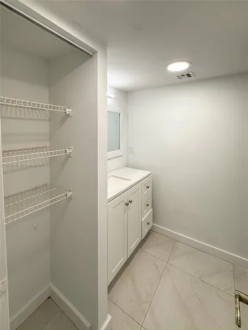$1,800 | 7051 Environ Boulevard, Unit 431, Lauderhill, FL 33319