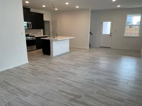 $2,095 | 401 Stinchcomb Road, Hutto, TX 78634