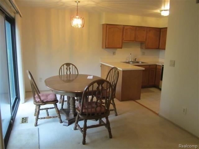 24751 Greenhill Road, Unit 30 Warren, MI 48091 - Photo 6 of 20 009.JPG