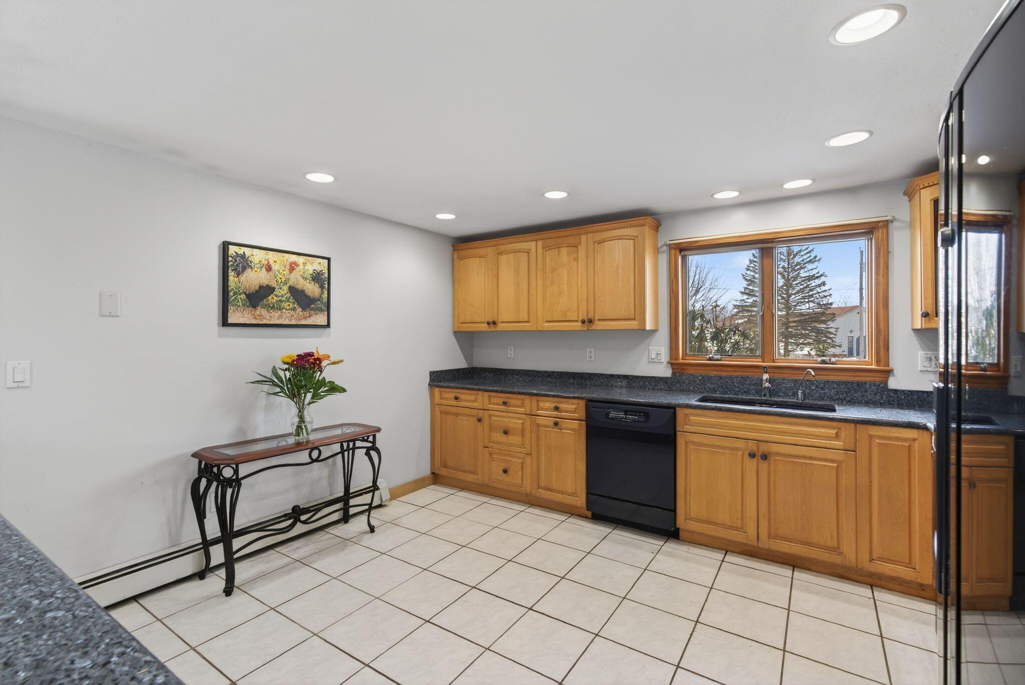 5 Meadow View Drive Biddeford, ME 04005 - Photo 11 of 44 Kitchen