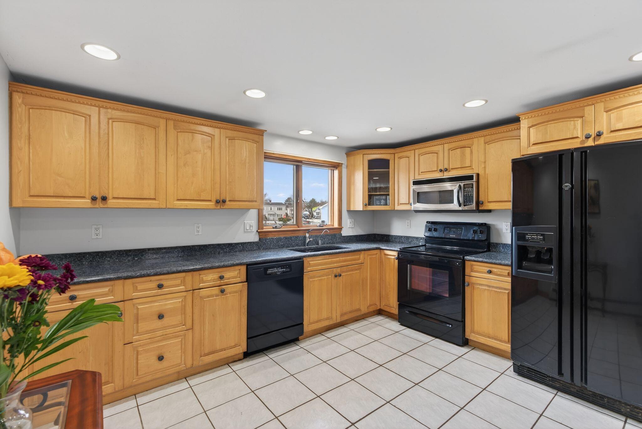 5 Meadow View Drive Biddeford, ME 04005 - Photo 12 of 44 Kitchen