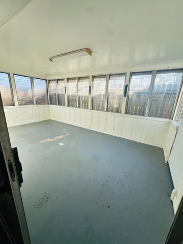 en empty room with windows