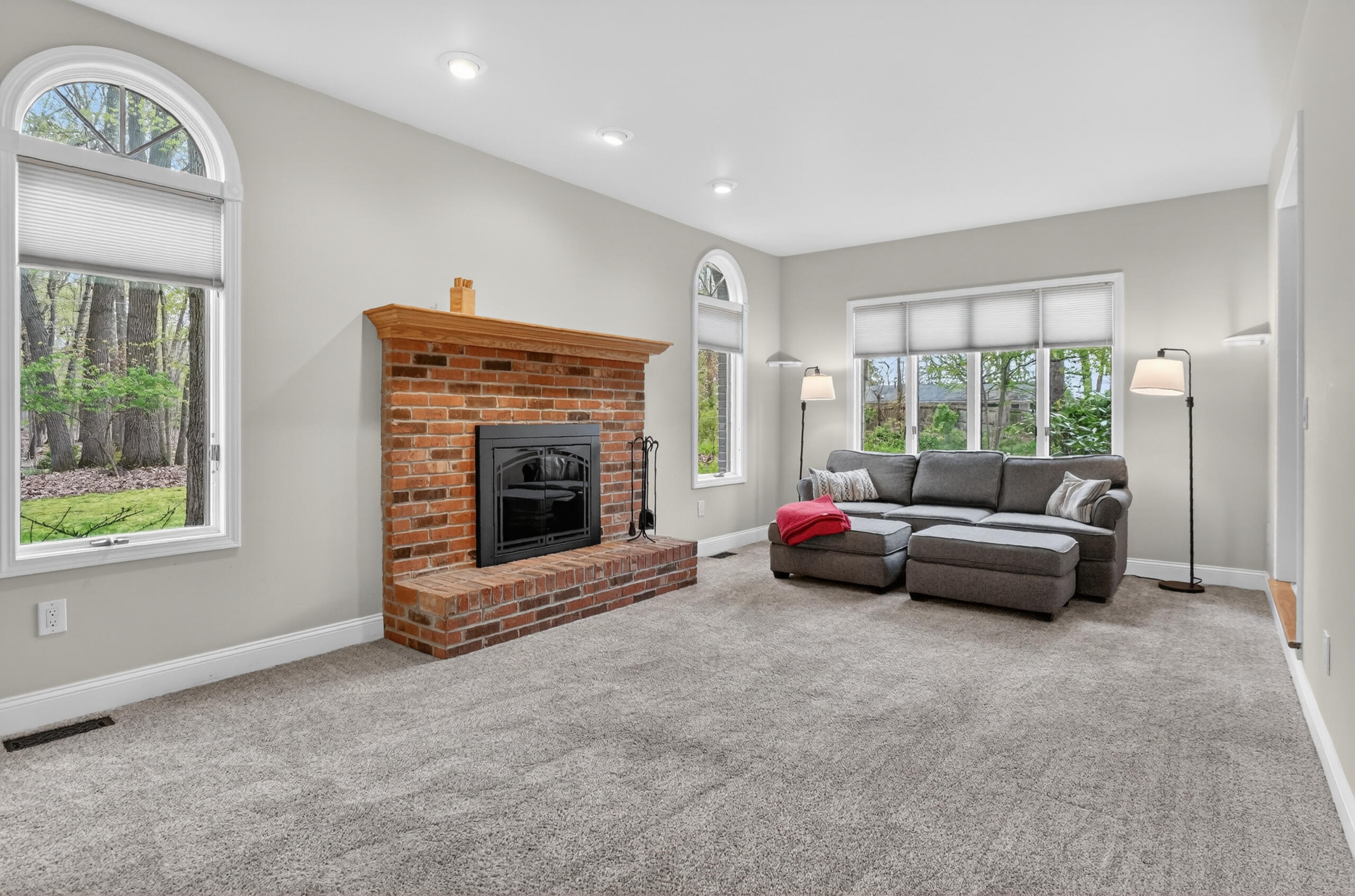 11425 Mcgregor Road Pinckney, MI 48169 - Photo 21 of 50 Living Room 1