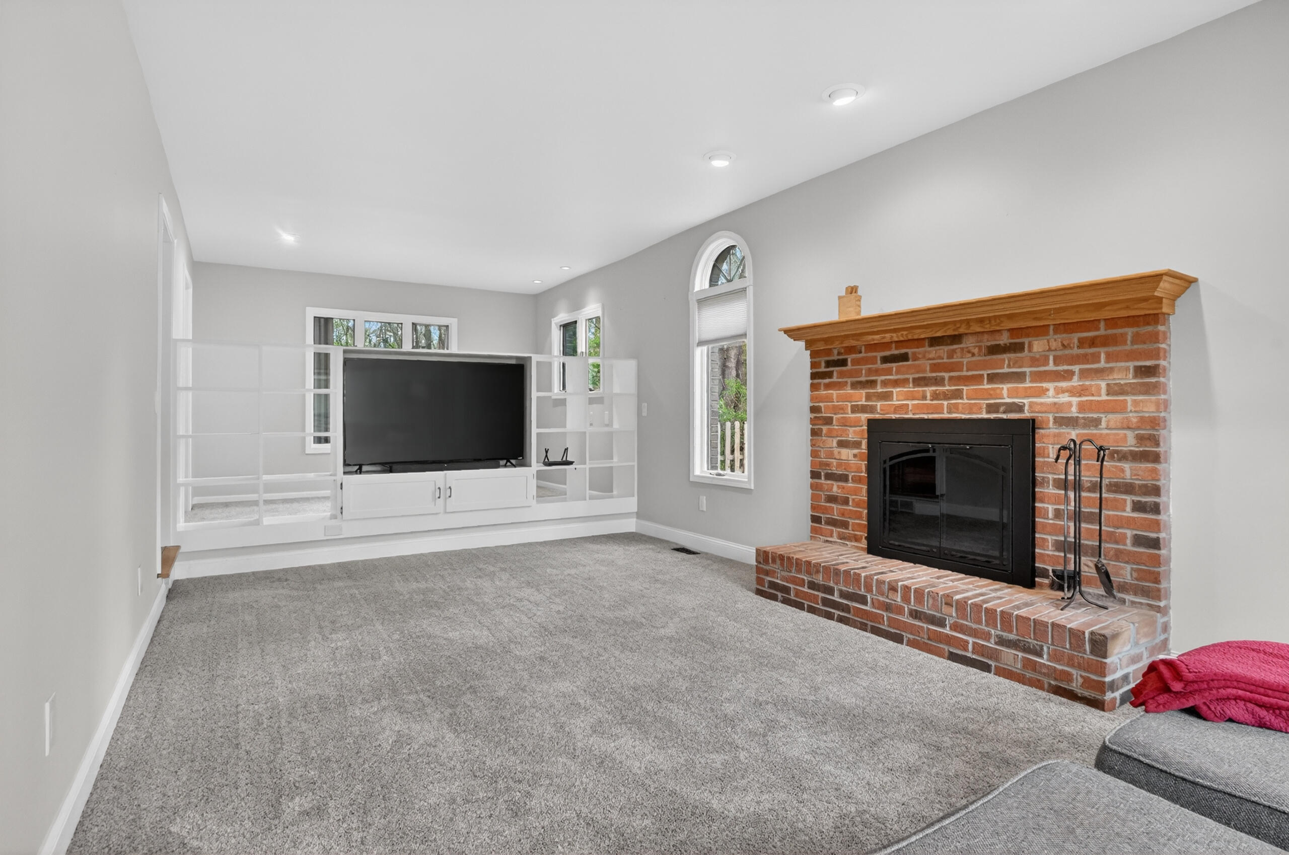 11425 Mcgregor Road Pinckney, MI 48169 - Photo 22 of 50 Living Room 2