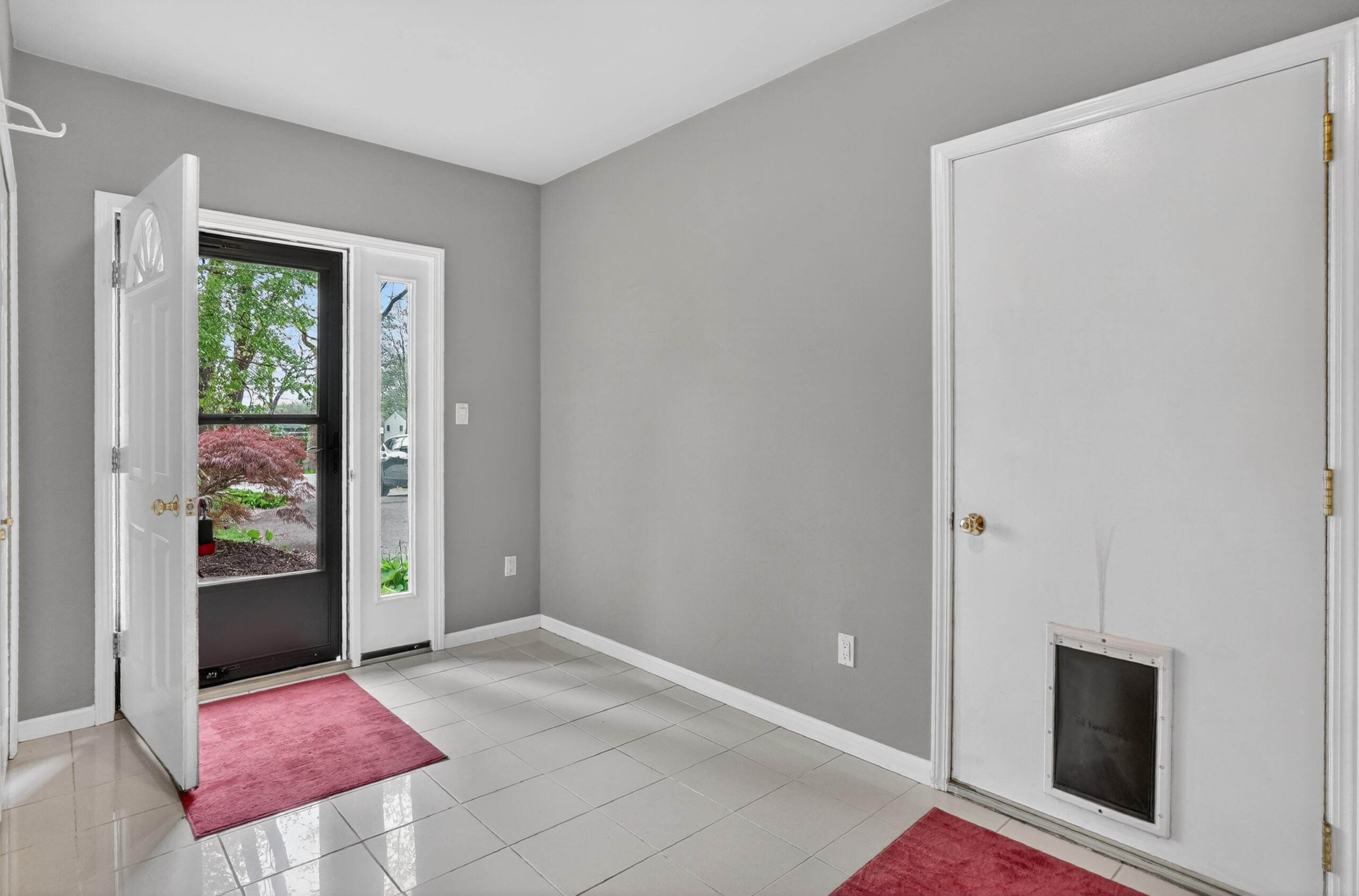 11425 Mcgregor Road Pinckney, MI 48169 - Photo 28 of 50 Front Entry