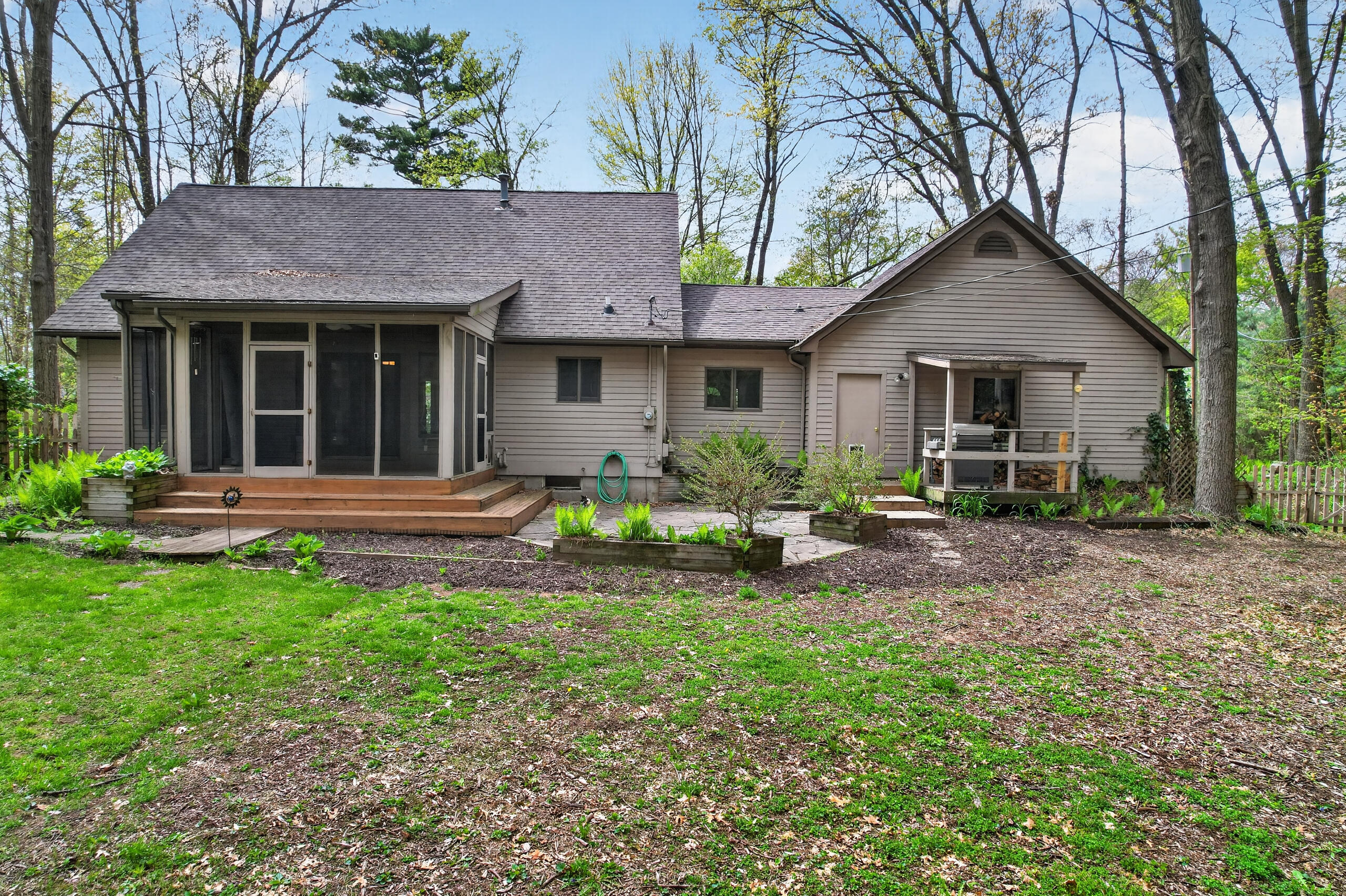 11425 Mcgregor Road Pinckney, MI 48169 - Photo 6 of 50 Back of House 2