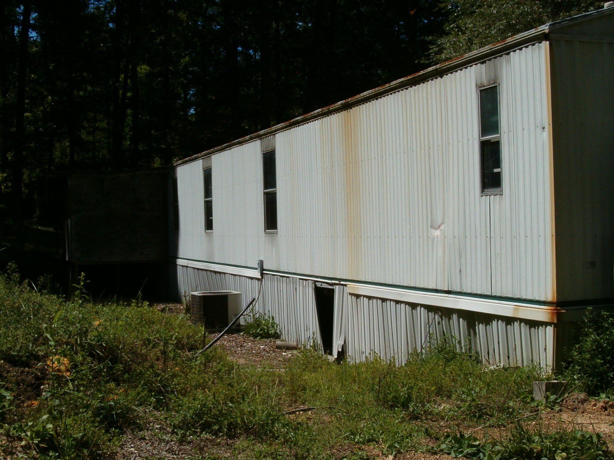 1021 Maple Grove Road Ten Mile, TN 37880 - Photo 5 of 8 a view of a garage