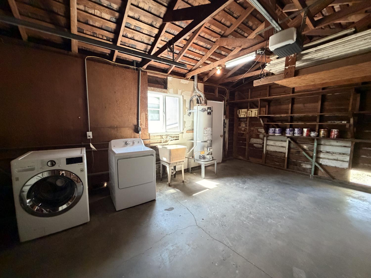 713 West 4th Street Madera, CA 93637 - Photo 28 of 28 a utility room with dryer and washer