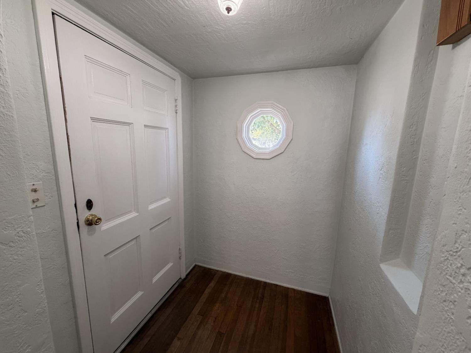 713 West 4th Street Madera, CA 93637 - Photo 8 of 28 a view of small space