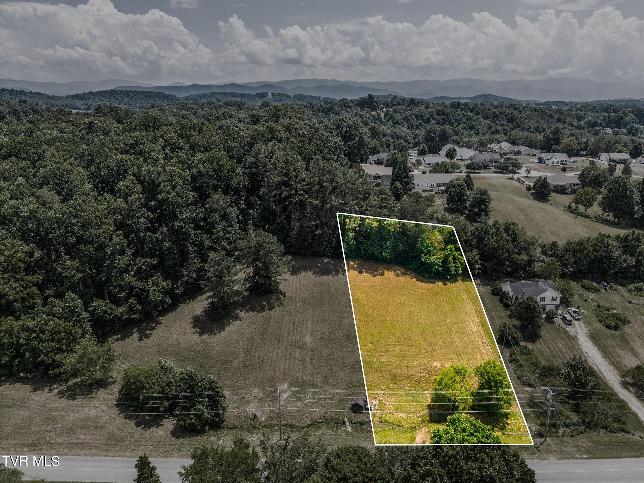 195 Hall Road, Unit 4 Jonesborough, TN 37659 - Photo 2 of 15 2-web-or-mls-2a