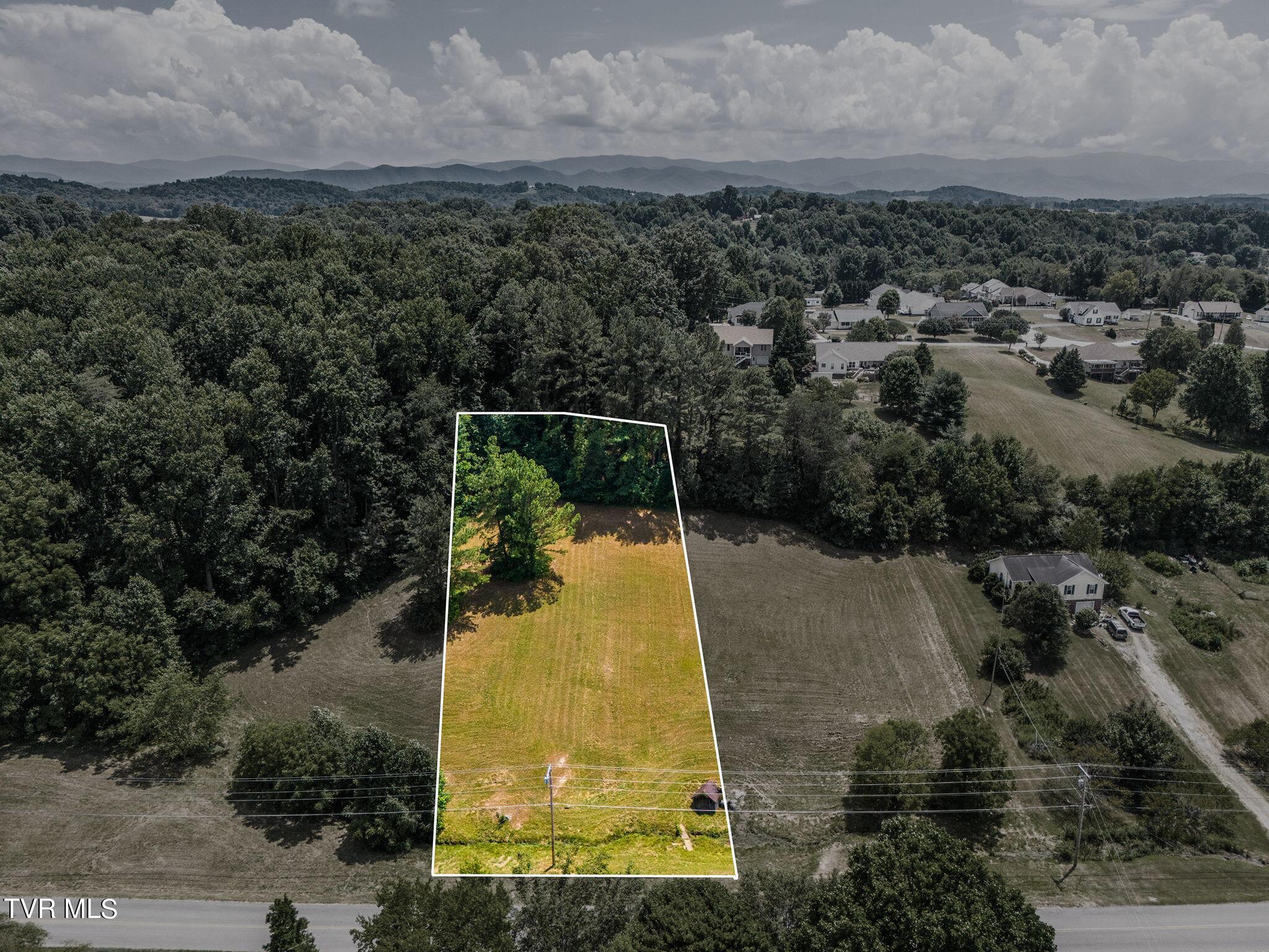 195 Hall Road, Unit 4 Jonesborough, TN 37659 - Photo 3 of 15 3-web-or-mls-2b
