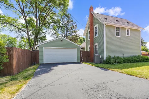 $350,000 | 1 Adams Street, East Dundee, IL 60118