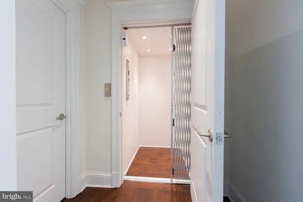 a view of bathroom with shower