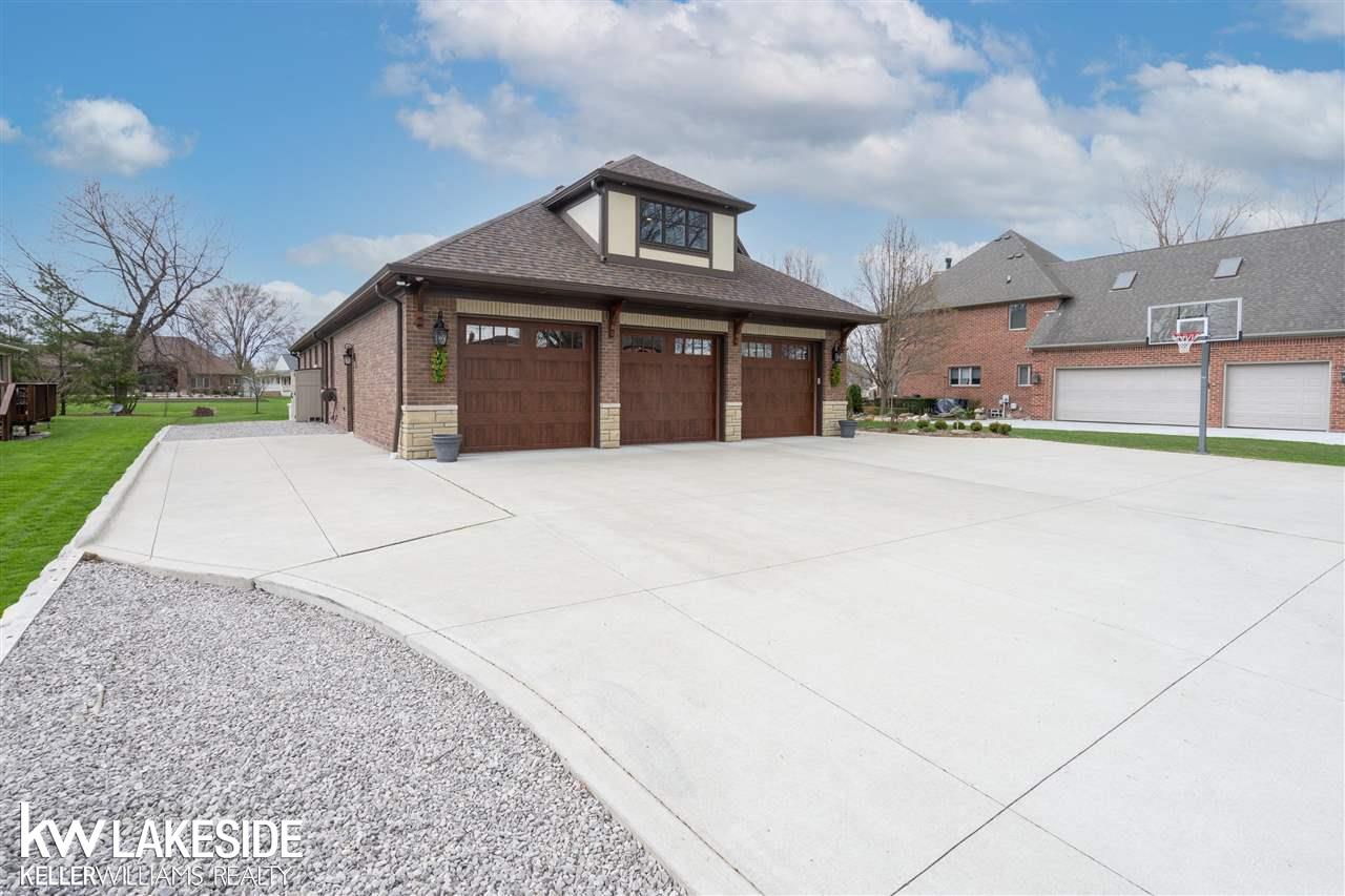 48853 Point Lakeview Street Chesterfield, MI 48047 - Photo 5 of 73