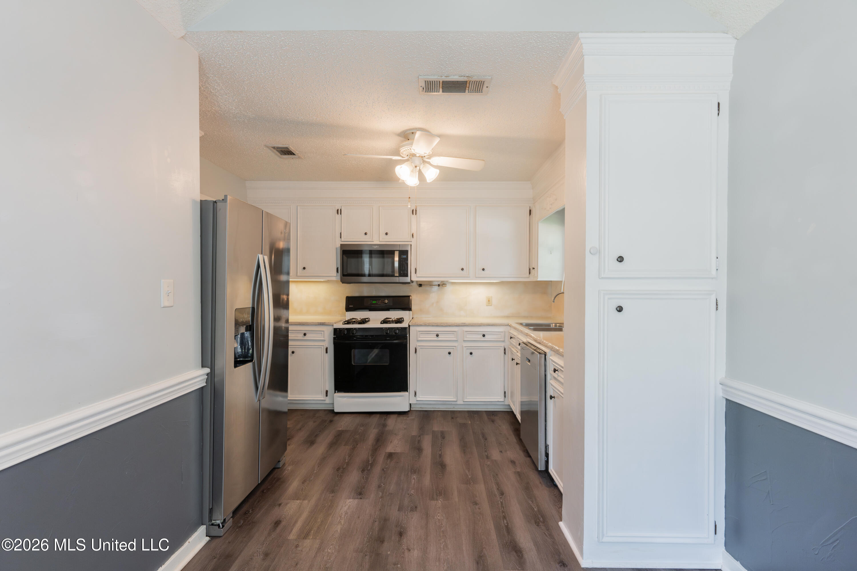 107 Yorkshire Cove Clinton, MS 39056 - Photo 16 of 59 16-EatInKitchen