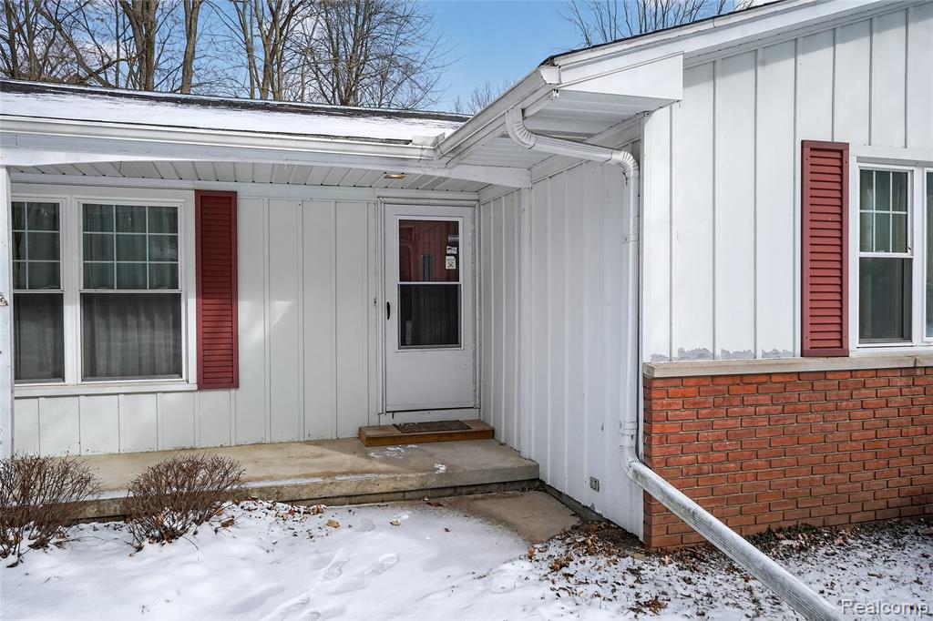 4021 Triwood Road Bridgeport, MI 48722 - Photo 4 of 32 Gallery Image 4