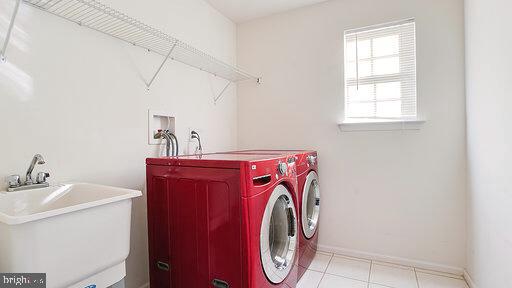 2706 Ruth Way Philadelphia, PA 19114 - Photo 12 of 16 laundry room