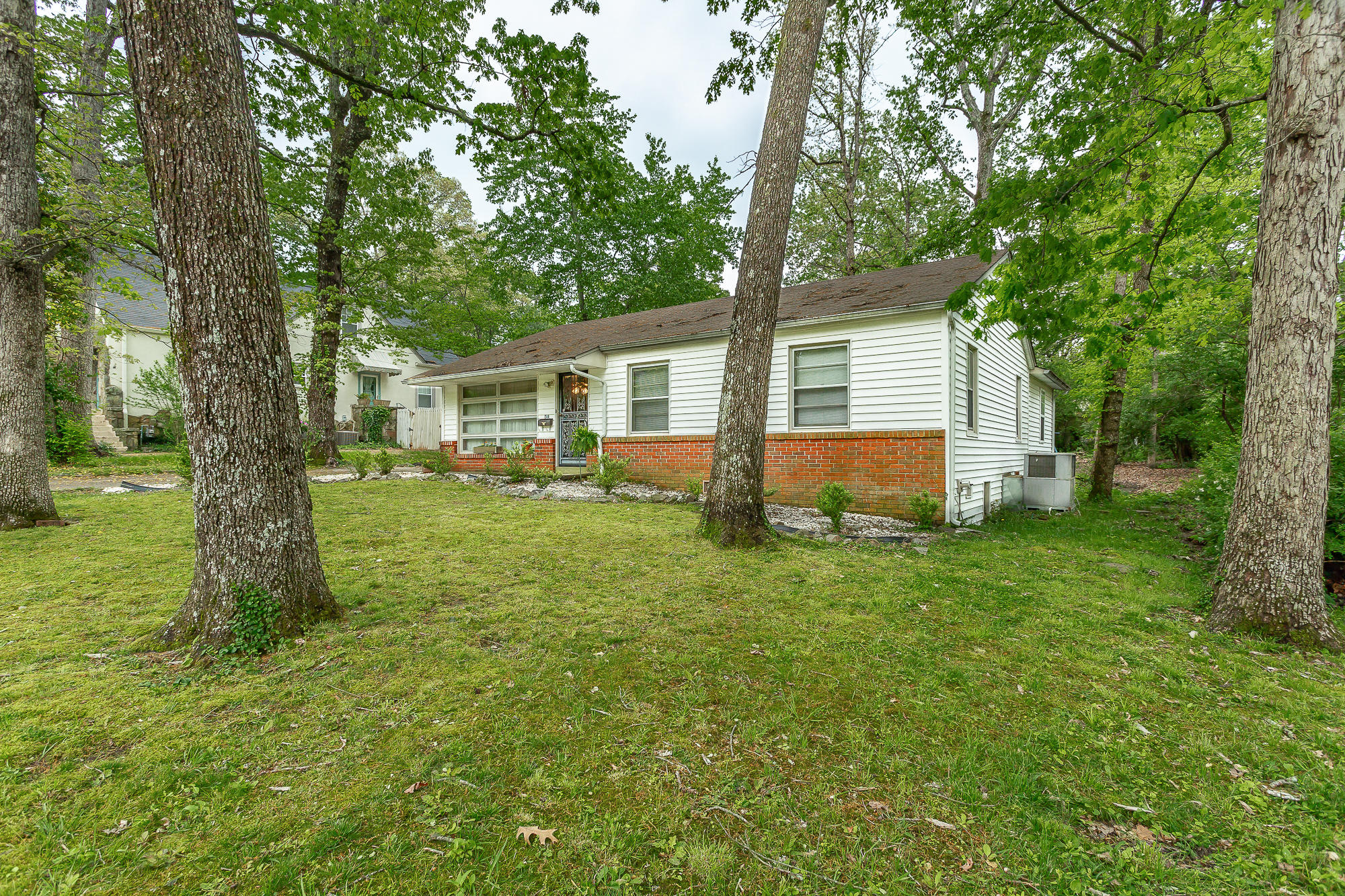 922 Ridgeway Avenue Signal Mountain, TN 37377 - Photo 3 of 23 922 Ridgeway Ave HD-5