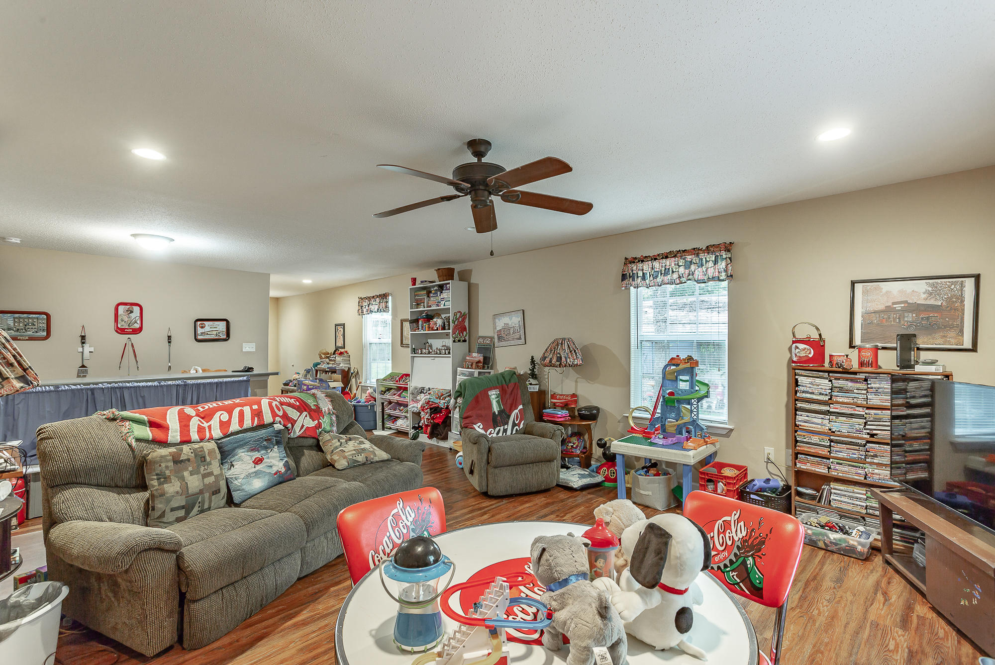 922 Ridgeway Avenue Signal Mountain, TN 37377 - Photo 8 of 23 922 Ridgeway Ave HD-20