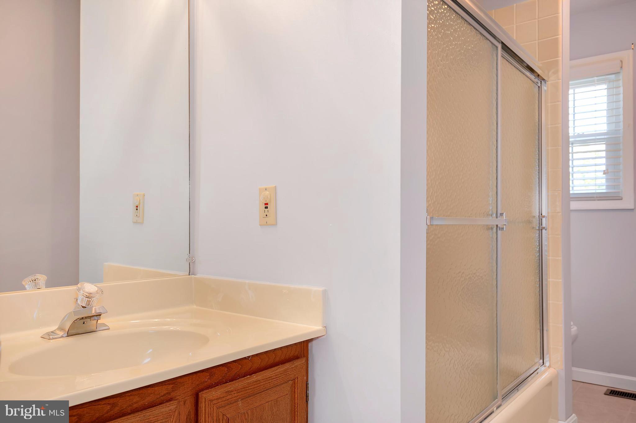 8830 Pikesville Road Baltimore, MD 21208 - Photo 22 of 30 Bath (Master)