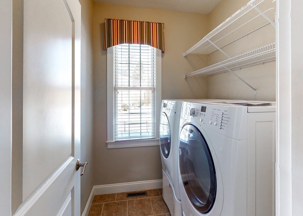 80 Clubhouse Way, Unit 80 Sutton, MA 01590 - Photo 25 of 29 a utility room with dryer and washer