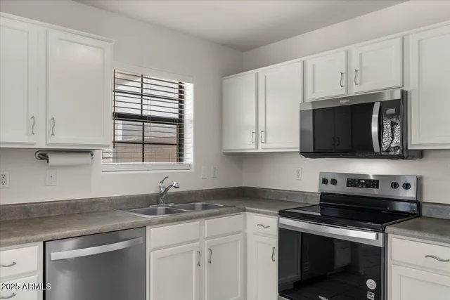 $2,500 | 2730 East Cambridge Avenue, Phoenix, AZ 85008