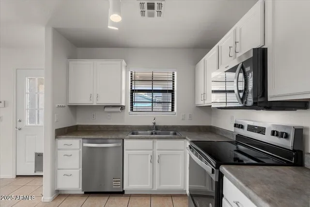 $2,500 | 2730 East Cambridge Avenue, Phoenix, AZ 85008