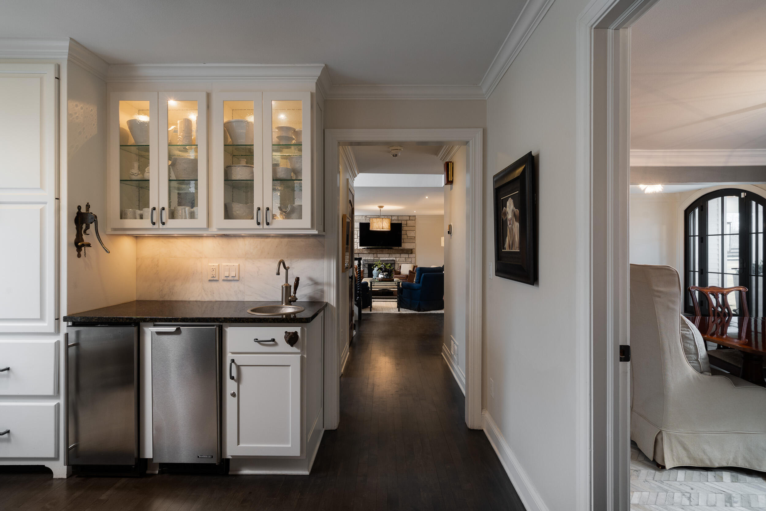 13700 Riverland Road Mequon, WI 53097 - Photo 11 of 63 Wet Bar