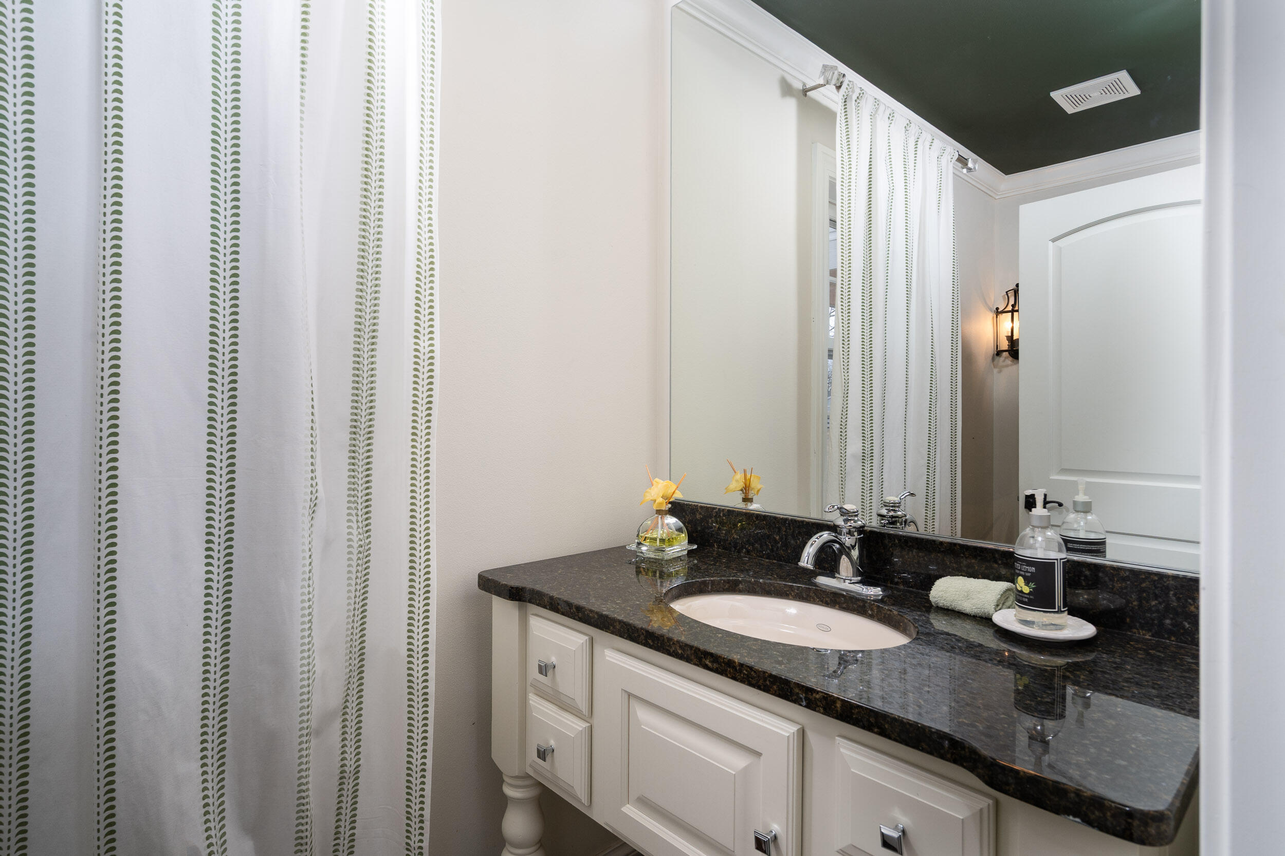 13700 Riverland Road Mequon, WI 53097 - Photo 19 of 63 Second Half Bath on Main Level