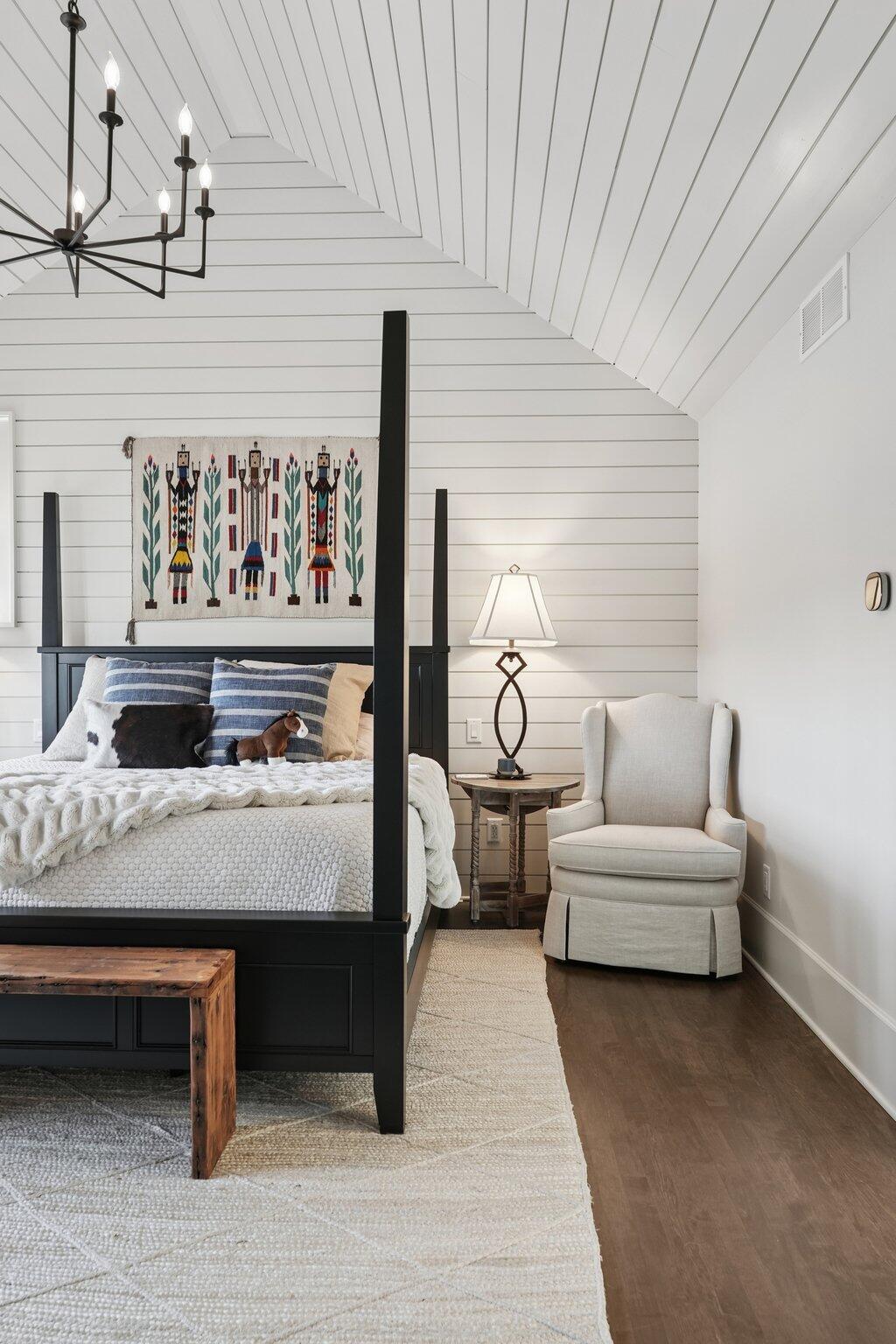 13700 Riverland Road Mequon, WI 53097 - Photo 33 of 63 Upper Level Primary