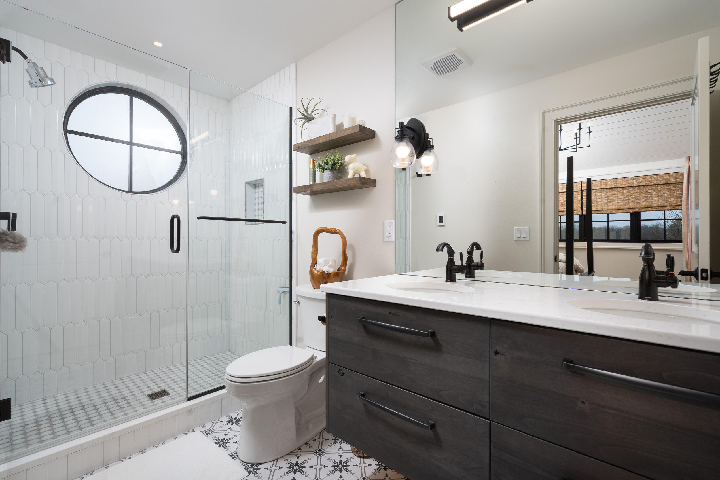 13700 Riverland Road Mequon, WI 53097 - Photo 37 of 63 Second Bathroom of Upper Primary Suite