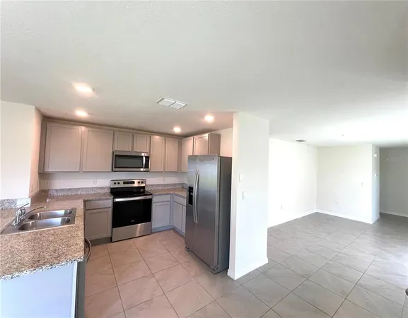 $2,400 | 590 Sunlit Coral Street, Ruskin, FL 33570