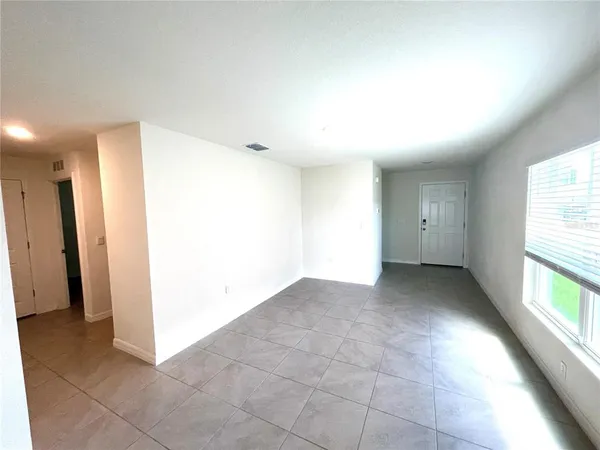 $2,400 | 590 Sunlit Coral Street, Ruskin, FL 33570