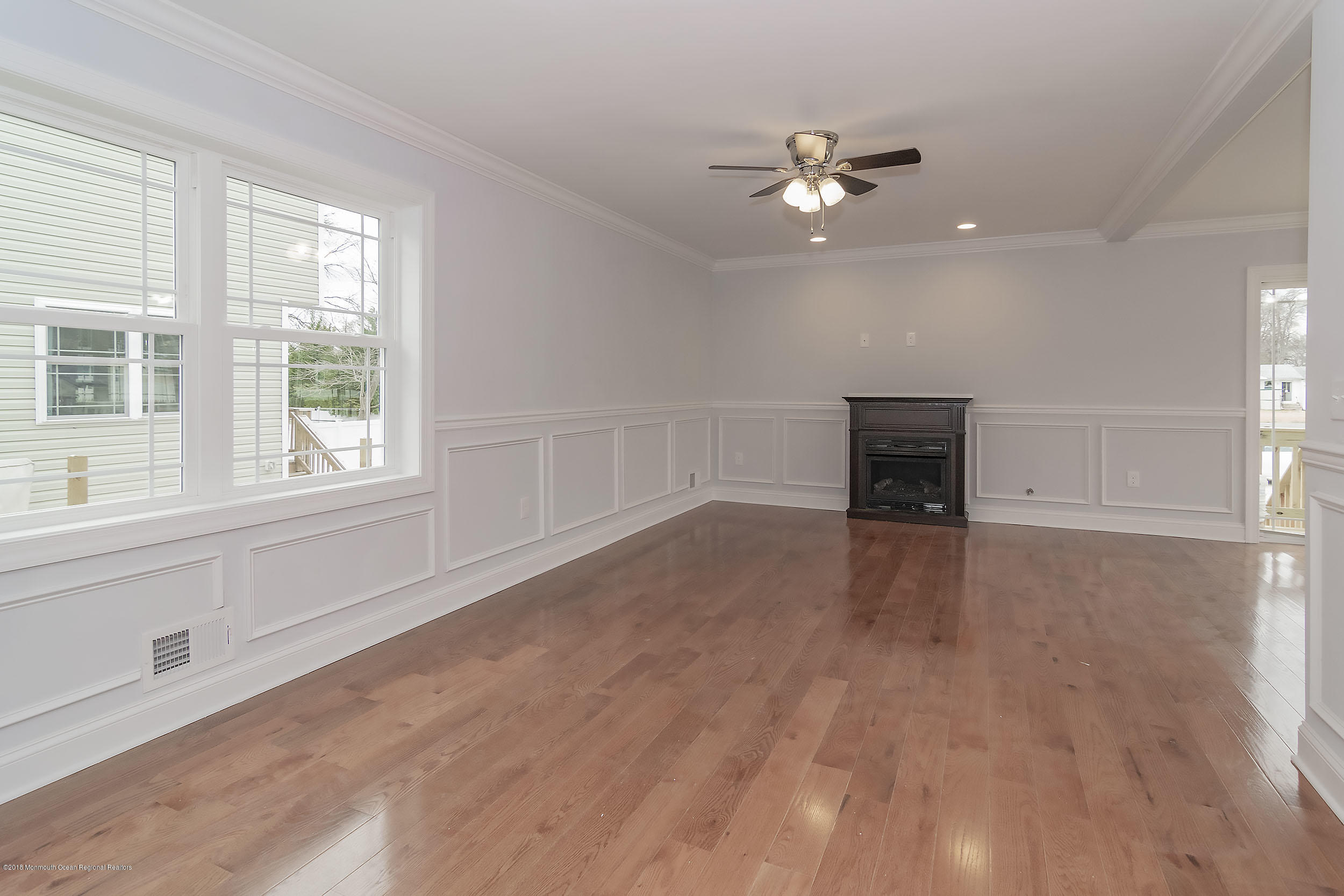 566 Lloyd Road Toms River, NJ 08753 - Photo 14 of 25 living1