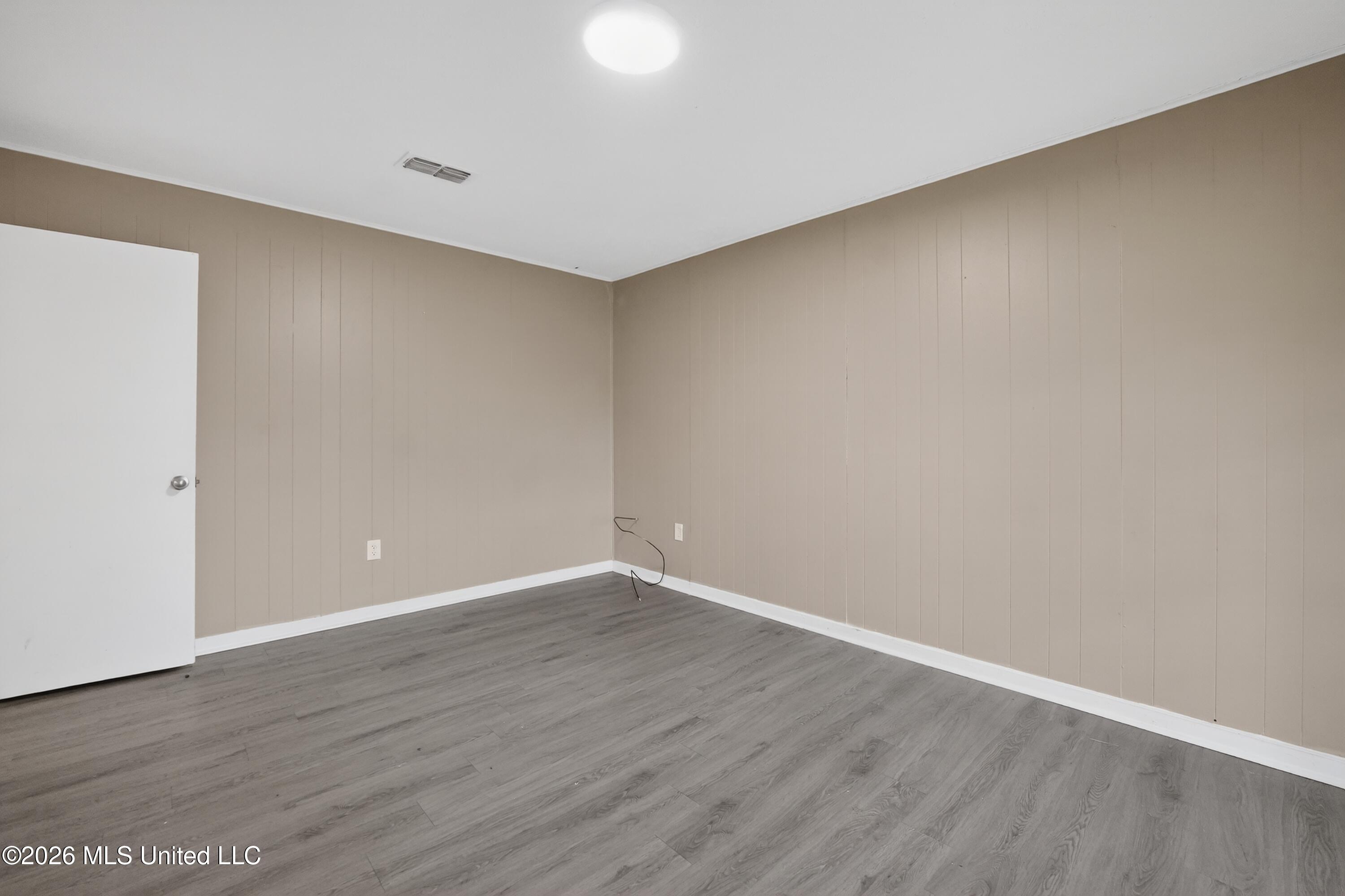 6578 Van Buren Road Jackson, MS 39213 - Photo 14 of 42 14_6578_Van_Buren_Rd-Living_room-7247