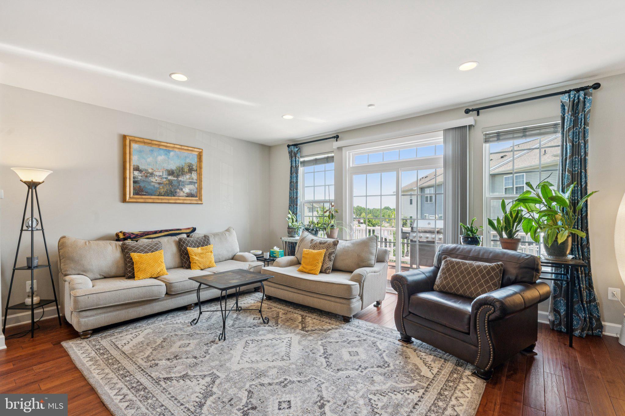 9924 Whitemoss Drive Manassas, VA 20109 - Photo 3 of 43 a living room with furniture and a potted plant