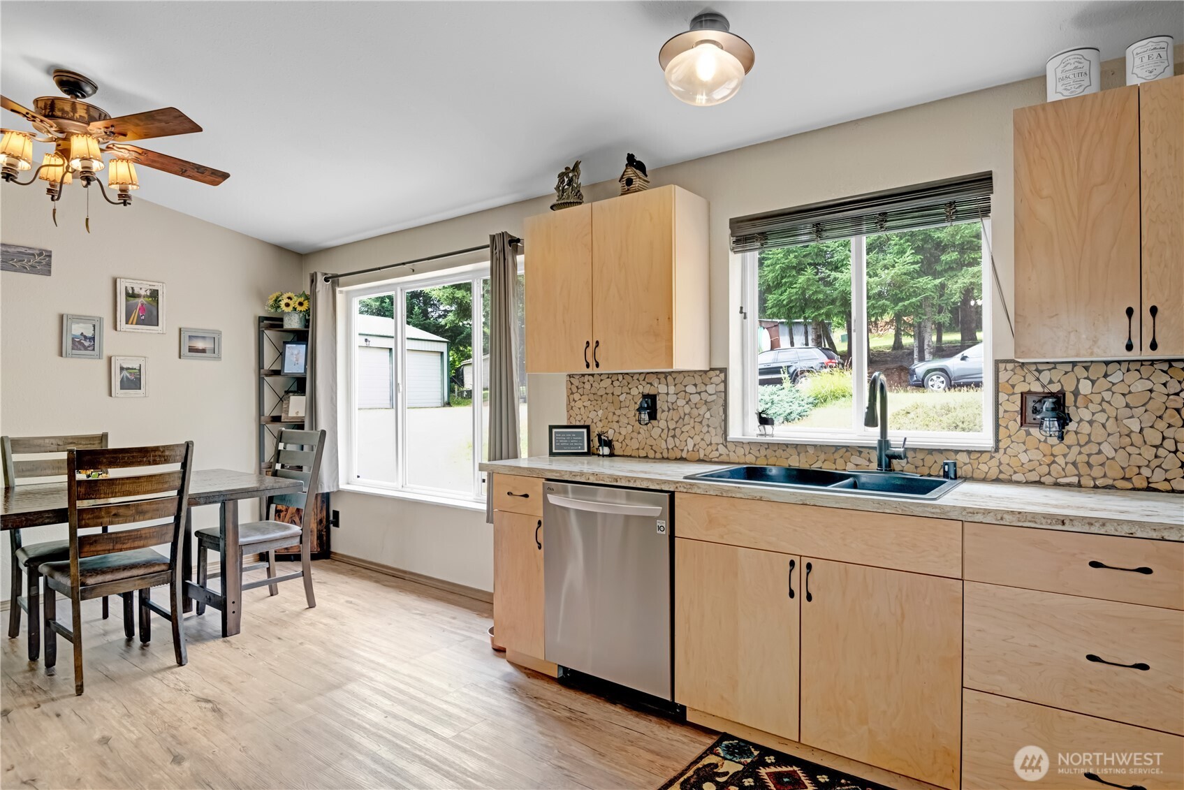 1482 Mountain View Road Kalama, WA 98625 - Photo 13 of 39 Gallery Image 13
