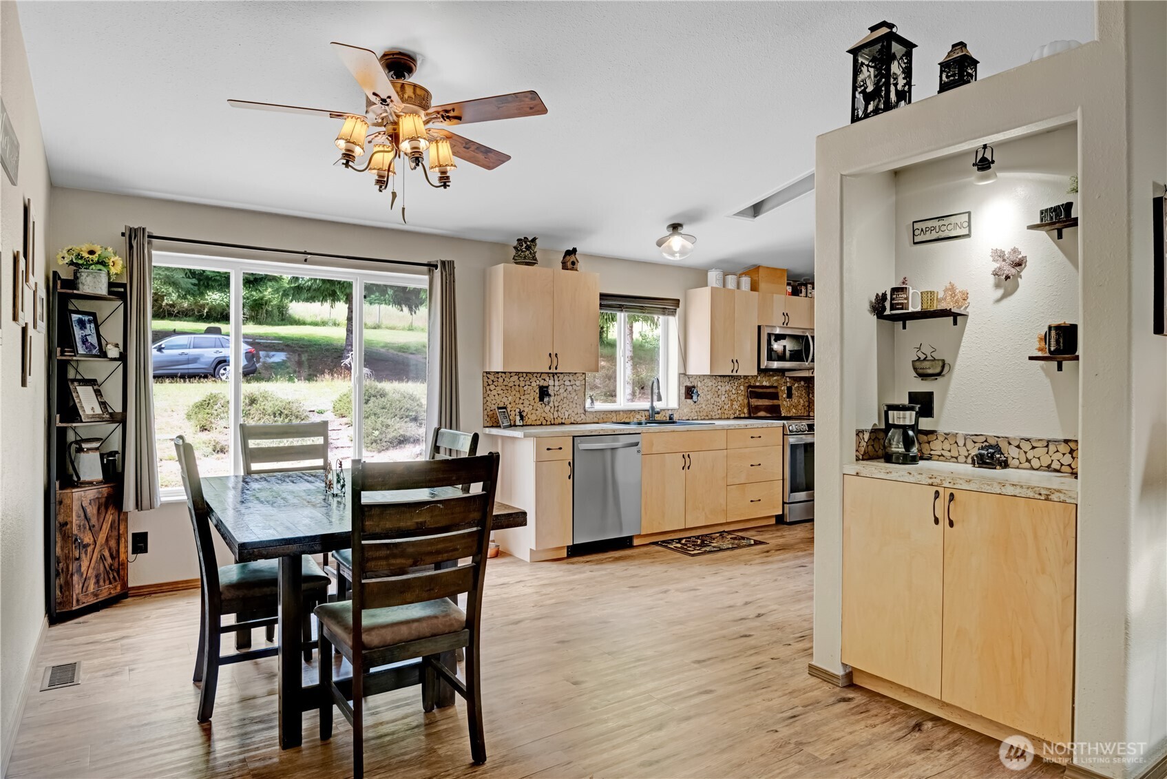 1482 Mountain View Road Kalama, WA 98625 - Photo 9 of 39 Gallery Image 9